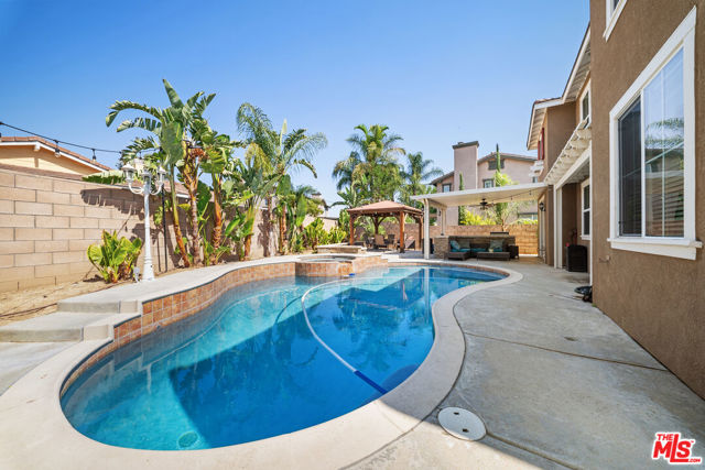 11501 Trailrun Court, Riverside CA: https://media.crmls.org/mediaz/62e22891-e57a-4be3-8915-b2c8d994e9d0.jpg