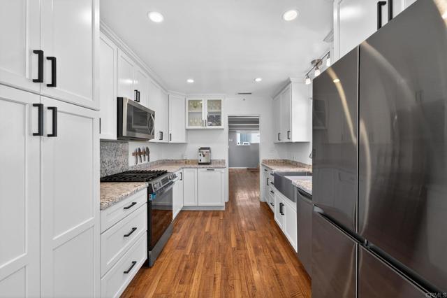 Detail Gallery Image 21 of 48 For 1532 Broadway, El Cajon,  CA 92021 - 3 Beds | 2 Baths