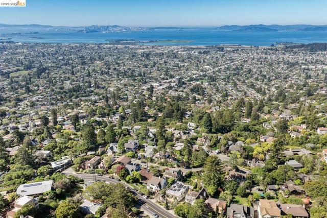 758 Spruce St, Berkeley CA: https://media.crmls.org/mediaz/62e311ee-2c14-4478-af34-0f1aa1a2cd5a.jpg