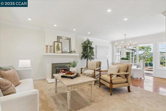 135 Camino Don Miguel, Orinda CA: https://media.crmls.org/mediaz/62e373b0-d860-4a73-9cc4-5448025fd30d.jpg
