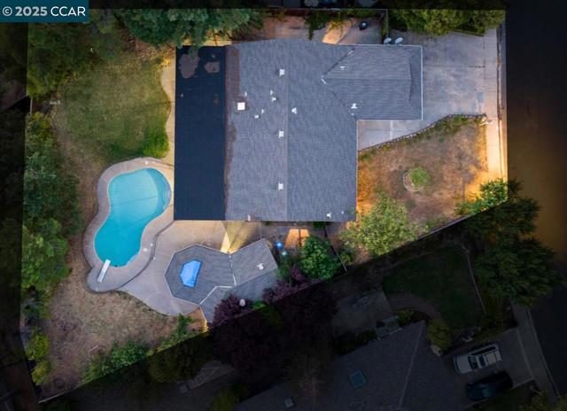 209 Farm Hill Ct, Danville CA: https://media.crmls.org/mediaz/62e3e0a4-78f3-4de3-8bb0-f8246be6f01a.jpg