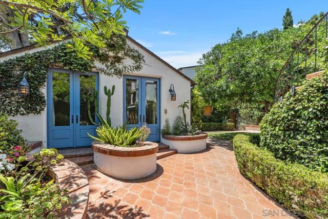 7728 Ludington Pl, La Jolla CA: https://media.crmls.org/mediaz/62e4000d-5be5-4277-aafc-411b81f99803.jpg
