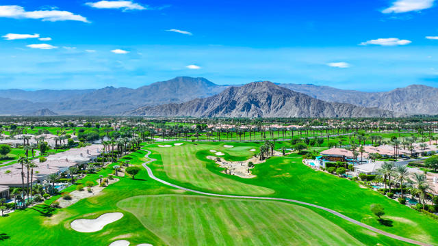 50405 Verano Drive, La Quinta CA: https://media.crmls.org/mediaz/62e42107-f808-4861-99bd-6c83bfe0375a.jpg