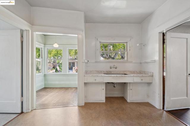 1239 Carleton St, Berkeley CA: https://media.crmls.org/mediaz/62e44174-6ef9-4e1e-a49b-8b31543a00f3.jpg