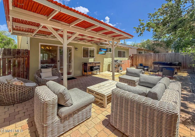 768 Brossard Drive, Thousand Oaks CA: https://media.crmls.org/mediaz/62e46b1a-1019-41ac-98a6-d2e0a008889a.jpg
