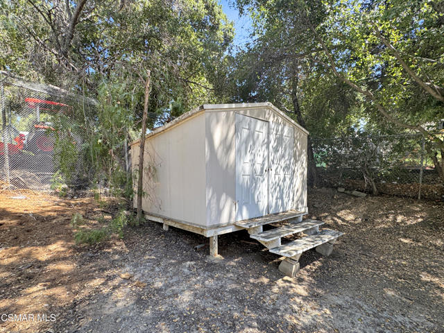 22950 Humming Bird Way, Calabasas CA: https://media.crmls.org/mediaz/62e4c4bf-c48b-4c8e-9ec4-a6c9d61f0e2f.jpg