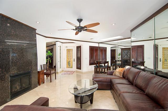 20 S Cays Ct, Coronado CA: https://media.crmls.org/mediaz/62e4d356-80c8-4154-a407-b15a0a416ff7.jpg