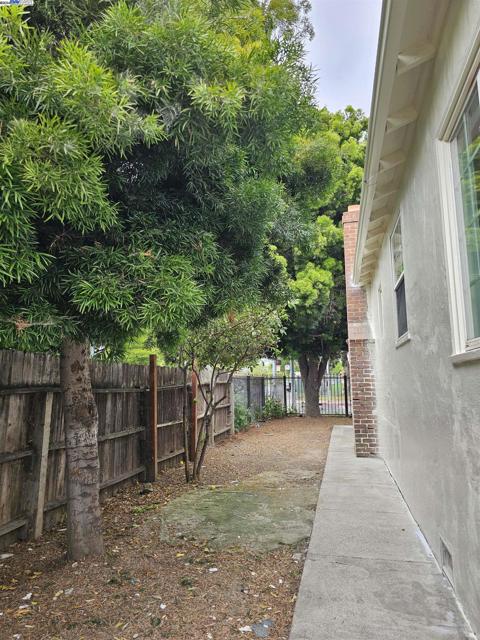2500 77Th Ave, Oakland, California 94605, ,Multi-Family,For Sale,77Th Ave,41062214