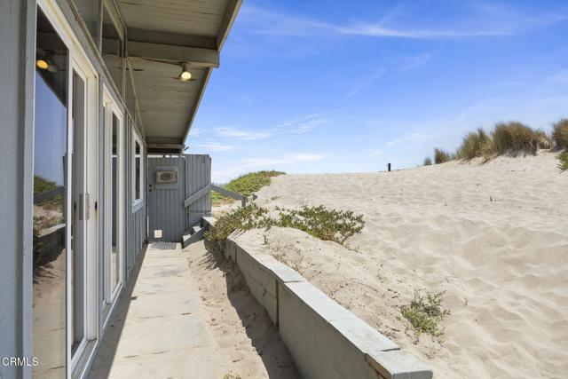 1218 Cornwall Lane, Ventura CA: https://media.crmls.org/mediaz/62e5269b-1b06-43b8-a958-2ddbd9a9bb42.jpg