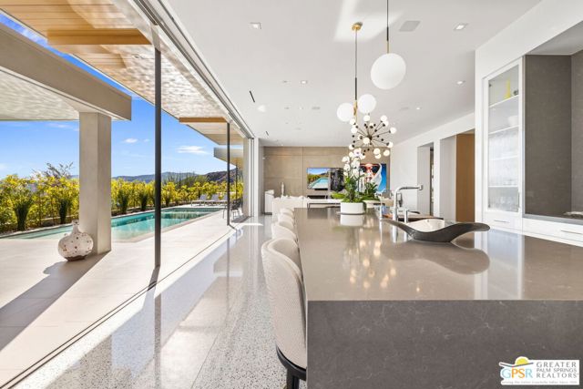 2381 Vista Palizada Drive, Palm Springs CA: https://media.crmls.org/mediaz/62e52b66-7785-4c01-a80a-699e67e0391f.jpg