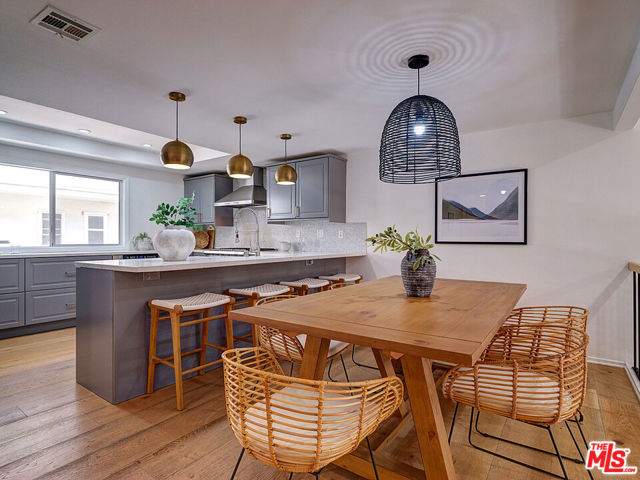 4776 La Villa Marina, Marina del Rey CA: https://media.crmls.org/mediaz/62e56ec9-1829-49f9-a8dd-b3c2102e0238.jpg