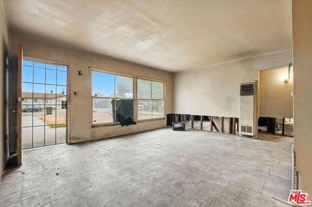 8753 Vans Street, Paramount CA: https://media.crmls.org/mediaz/62e683c9-4e99-4273-b531-c929e8a71086.jpg