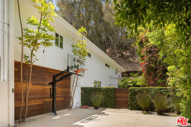 Drew Fenton | 731 Greentree Road Pacific Palisades CA | MLS: 6836540