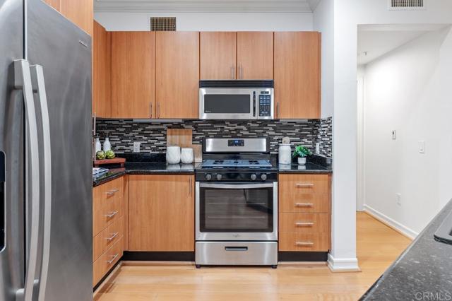 Detail Gallery Image 9 of 22 For 1480 Broadway, San Diego,  CA 92101 - 3 Beds | 2 Baths