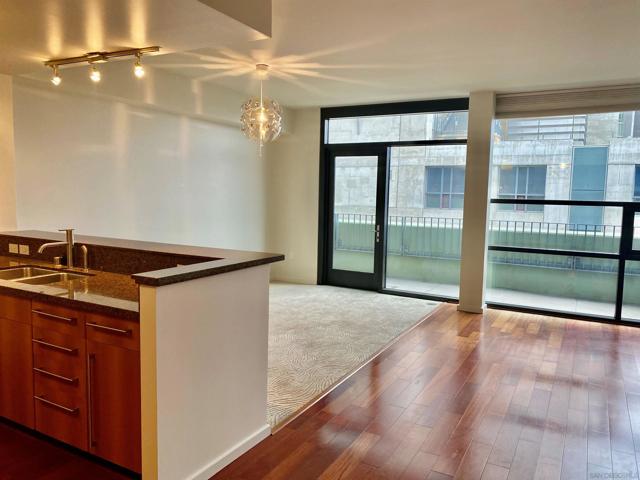 350 11th Avenue, San Diego CA: https://media.crmls.org/mediaz/62e6ec68-b596-4e51-beca-3bec1da7a77c.jpg