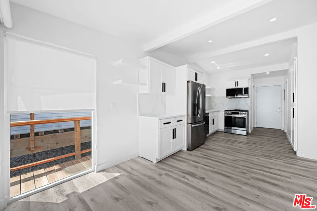 25154 Malibu Rd, Malibu CA: https://media.crmls.org/mediaz/62e7cc57-26a1-447f-9dac-1b201d9addf4.jpg