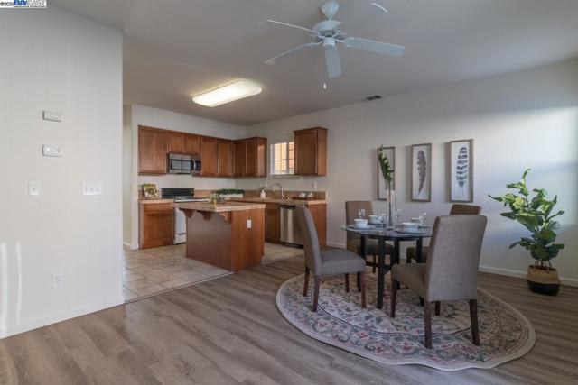 1526 Cat Tail Dr, Stockton CA: https://media.crmls.org/mediaz/62e85d31-c239-45bb-8ba5-35d8e20e1725.jpg