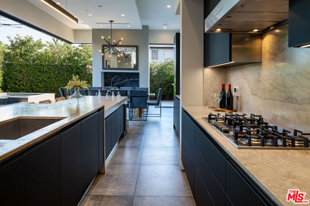 8356 W 4th Street, Los Angeles CA: https://media.crmls.org/mediaz/62e8a5e0-44ec-476e-ad46-a61b90550a8f.jpg