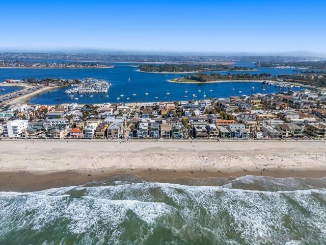 814 Kingston Ct, San Diego CA: https://media.crmls.org/mediaz/62e8becb-fdd5-454f-bfbb-c7e8a6a9c1df.jpg