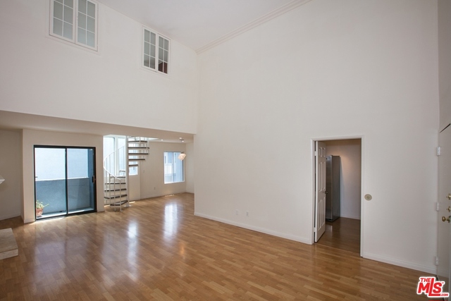 1940 N HIGHLAND Avenue, Los Angeles CA: https://media.crmls.org/mediaz/62e94376-4fd1-4589-83f4-3ebc0d94c2fb.jpg