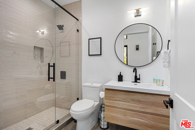 42421 Evergreen Drive, Big Bear CA: https://media.crmls.org/mediaz/62e94b44-eaa7-4ec5-95d3-519fdb3efeac.jpg