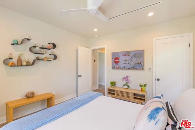725 N Harvard Boulevard, Los Angeles CA: https://media.crmls.org/mediaz/62e95cb6-0d89-4dd0-b79a-bd152371593f.jpg