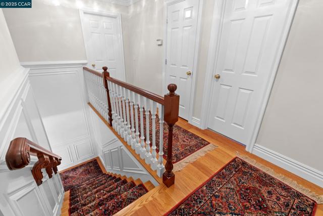 32 Kensington Ct, Alamo CA: https://media.crmls.org/mediaz/62e991f2-6616-40d7-bc86-45a64f862118.jpg