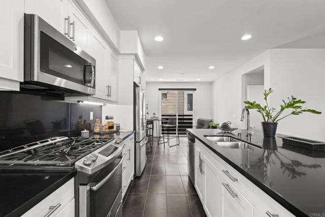 Detail Gallery Image 16 of 57 For 2563 State St, Carlsbad,  CA 92008 - 2 Beds | 2/2 Baths