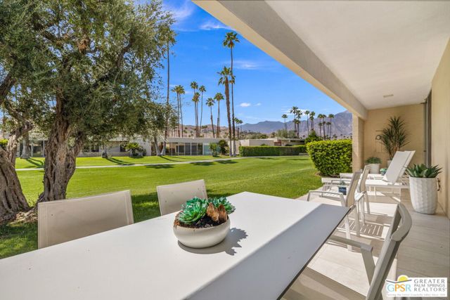 207 Desert Lakes Drive, Palm Springs CA: https://media.crmls.org/mediaz/62ea2d25-7eb2-442c-9ad9-bb8917bba72e.jpg