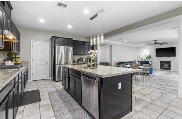 1737 Cranbrook Court, Lathrop CA: https://media.crmls.org/mediaz/62ea64d1-1fd5-4da6-9d67-2254ba82de65.jpg