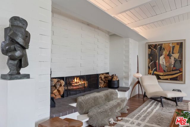 2179 Mandeville Canyon Road, Los Angeles CA: https://media.crmls.org/mediaz/62eab138-c0a5-46e0-a371-afe79d3f4298.jpg