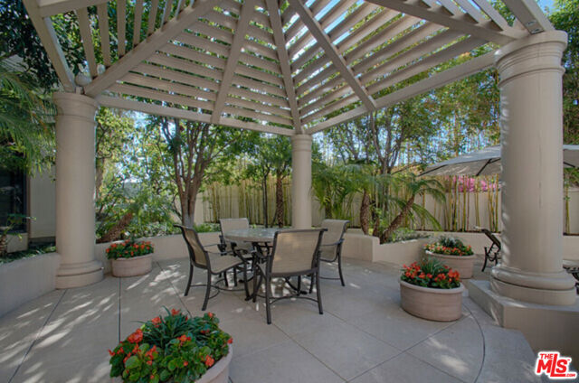 10724 Wilshire Boulevard, Los Angeles CA: https://media.crmls.org/mediaz/62ebd078-87c0-47b9-b109-ecca8d18fd71.jpg