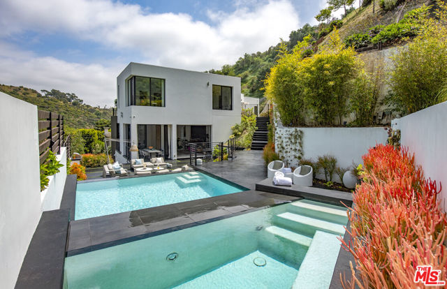 9852 San Circle, Beverly Hills CA: https://media.crmls.org/mediaz/62ebea83-a6cb-4700-9ff1-984e5718baba.jpg