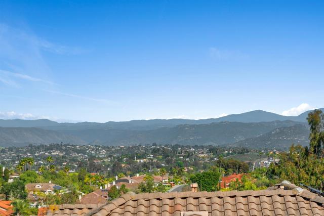 2034 Ridgecrest Place, Escondido CA: https://media.crmls.org/mediaz/62ec1741-724e-4f34-9234-faa2852fa1f9.jpg