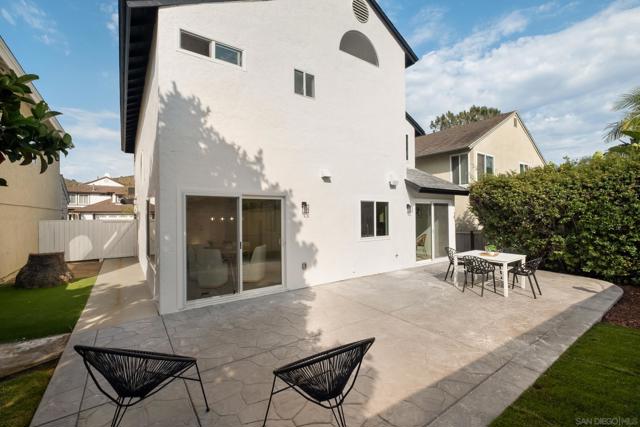 6759 Paseo Del Vista, Carlsbad CA: https://media.crmls.org/mediaz/62ec2091-a121-4ee7-905f-013a46ef73b1.jpg
