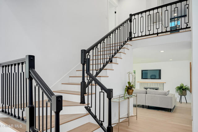 574 Nicole Drive, Newbury Park CA: https://media.crmls.org/mediaz/62ec2125-26e2-4933-8269-7507151542bc.jpg