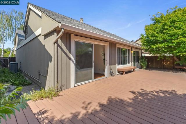 1911 Morse St, Santa Clara CA: https://media.crmls.org/mediaz/62ec6744-56ca-4857-a34d-6f2fc56a8c6a.jpg