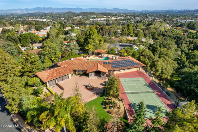 11 Inverness Road, Thousand Oaks CA: https://media.crmls.org/mediaz/62ec7eb1-dfed-451b-860f-6d045c4f2924.jpg