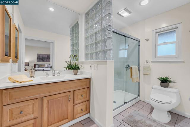 1310 Lewis Ln, Pinole CA: https://media.crmls.org/mediaz/62ecc42f-8c00-4259-b70f-5807c7399727.jpg