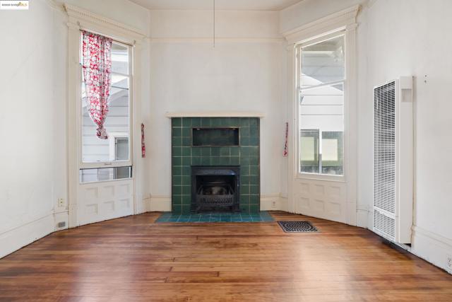 102 Hamilton Pl, Oakland CA: https://media.crmls.org/mediaz/62ed1c0a-c404-4d8f-ac97-99a88b622304.jpg