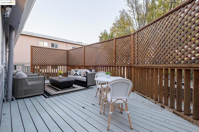 2050 E 30Th St, Oakland CA: https://media.crmls.org/mediaz/62ed26f5-19a9-46c2-aa2a-d436b7b5b3ce.jpg