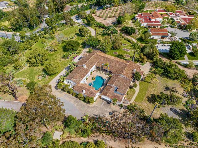 17716 Via De Fortuna, Rancho Santa Fe CA: https://media.crmls.org/mediaz/62eda20f-542a-4c58-b381-12e3439cde06.jpg