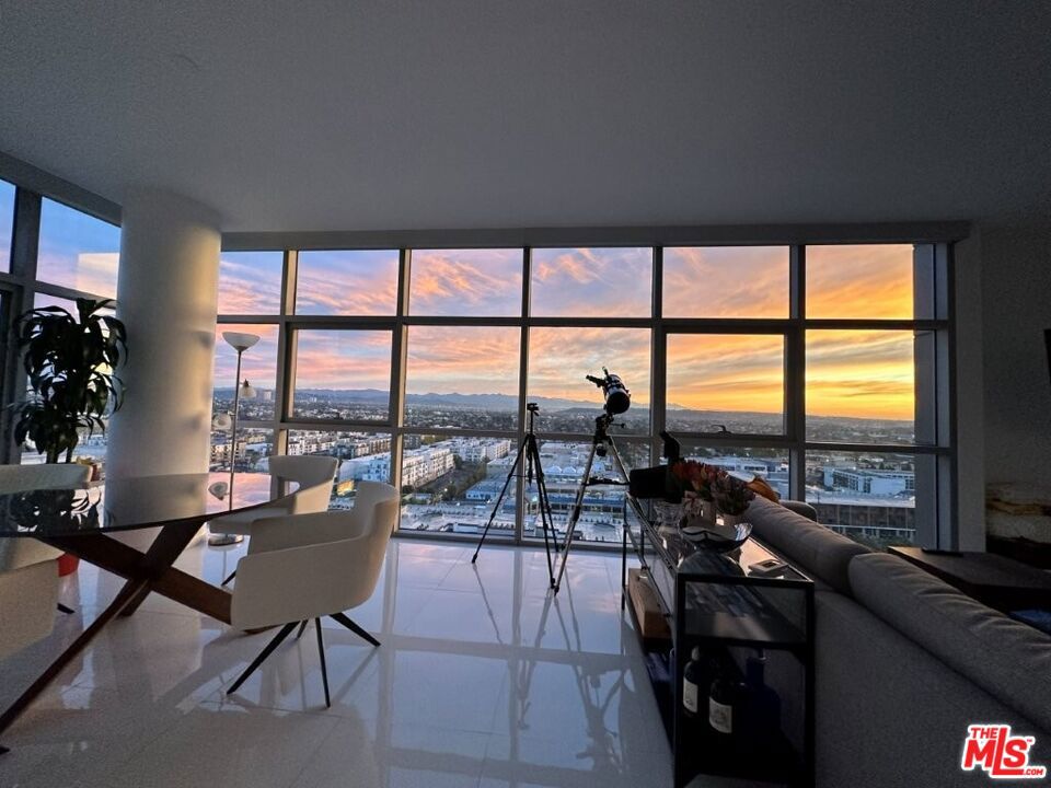 https://media.crmls.org/mediaz/62edad8b-9783-4830-8748-5208eb54f699.jpg?preset=X-Large