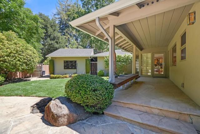 89 Fair Oaks Lane, Atherton CA: https://media.crmls.org/mediaz/62eddf81-bb01-4e23-93c1-b873cb9ef8dd.jpg