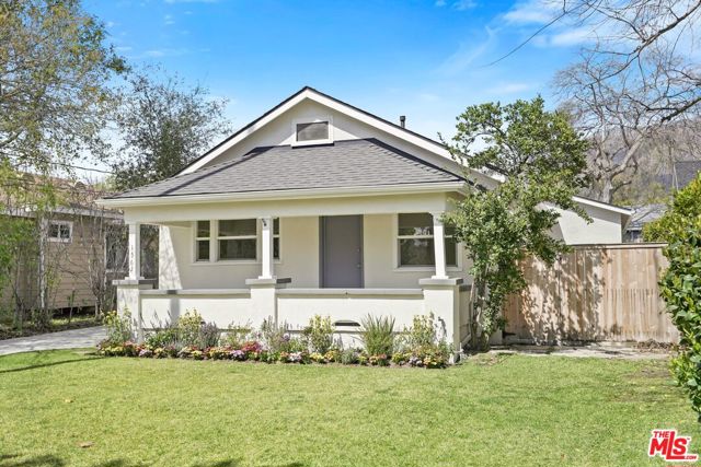 1563 E Elizabeth Street, Pasadena CA: https://media.crmls.org/mediaz/62ede60f-93c6-4144-8a65-dc3762e6a5e3.jpg