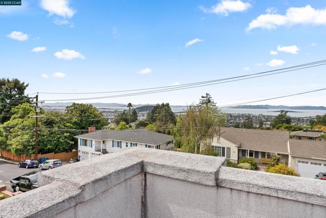 39 Anson Way, Kensington CA: https://media.crmls.org/mediaz/62edeabd-8552-4d34-9c11-5905d4f224cd.jpg