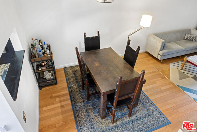 14256 Victory Boulevard, Van Nuys CA: https://media.crmls.org/mediaz/62ee1683-f553-491c-b788-edc6f98e14aa.jpg