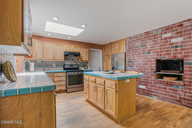 3317 Dalhart Avenue, Simi Valley CA: https://media.crmls.org/mediaz/62ee37d0-161c-43a8-b522-e3594e4d1682.jpg
