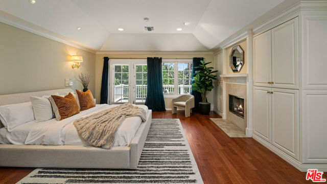 5404 Topeka Drive, Tarzana CA: https://media.crmls.org/mediaz/62ee3cf5-0b2d-4a10-8ae4-5f22b74f281f.jpg