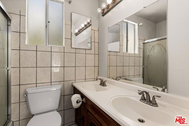 1186 Mcclellan Drive, Los Angeles CA: https://media.crmls.org/mediaz/62ee6981-0aad-4103-b362-c5a3753c4e64.jpg